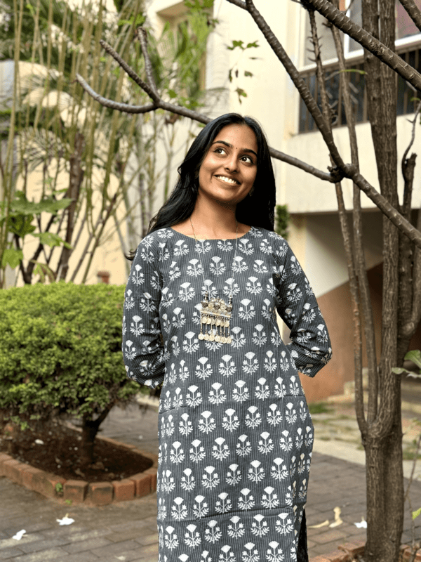 Vizhi Vizhi